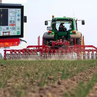 La nouvelle caméra IC-Light + de Lemken détecte les nuances colorées en plus du vert.