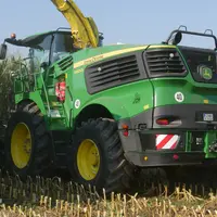 Les ensileuses John 9500 et 9600 travaillent à bas régime.