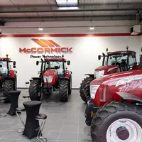Tracteurs McCormick en exposition au siège social d'Argo France.