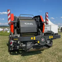 La presse enrubanneuse non-stop Kubota FB1000 est équipée d'une table d'enrubannage à deux satellites.