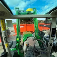 La cabine du tracteur John Deere 6R 150 offre une très bonne visibilité.