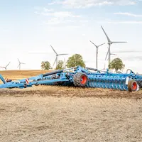 Le déchaumeur Rubin 10 de Lemken dispose d'une suspension pendulaire de ses trains de disques.