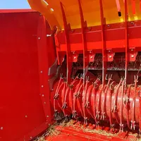Les pailleuses Tomahawk 8200 de Teagle reçoivent un peigne mobile qui régule le flux sur le démêleur