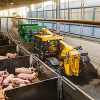 Le chargeur télescopique JCB 530-60 Agri Super mesure 2 mètres de large avec des pneus de 20 pouces (2,1 mètres avec des montes de 24 pouces).