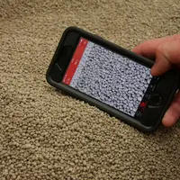La caractérisation de l’engrais est facilitée par les images fournies par les applications sur smartphone, telles que Spreadset de Kuhn.