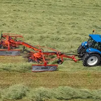 L'andaineur traîné Kuhn GA 6632+ peut confectionner un ou deux andains.