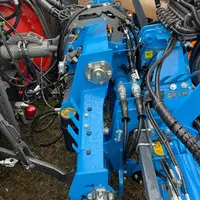 L'interface de guidage Schmotzer VR 2 coulisse de 30 cm à droite et à gauche, soit une course totale de 60 cm.