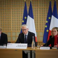 Marc Fesneau, Bruno Le Maire et Agnès Pannier-Runacher dans une réunion sur les biocarburants à Bercy.