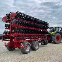 Le déchaumeur à disques indépendants Joker 12 RT de Horsch se replie en long pour respecter une largeur de 3 m et une hauteur de 4 m au transport.