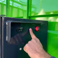 Un indicateur permet de connaître la charge de la batterie 12 volts du  système Ponge d'ouverture et de fermeture des portes de bétaillères par téléco