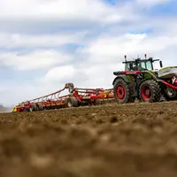 Pöttinger permet désormais de combiner la trémie Amico F avec les  déchaumeurs à disques indépendants Terradisc 8001 T et 10001T.