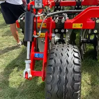 Le déchaumeur à disques indépendants Grégoire Besson Occitan T70 bénéficie de roues de stabilisation à réglage hydraulique.