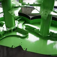 Les deux épandeurs à caisse large Ferti-Space2 de Joskin peuvent recevoir des hérissons verticaux avec deux configurations de pales possibles.