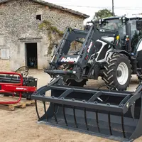 Tracteur Valtra avec chargeur frontal Manip', benne multifonction Manip' et pince-balle Manip'