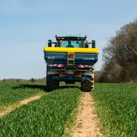 épandeur d'engrais Bogballe dans un champ