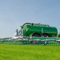 La rampe Farmer GEN.II de Bomech en largeur de 18 m a la possibilité, en option, de travailler en 15 m.
