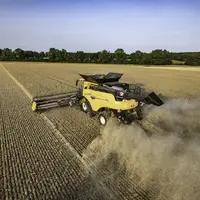 Moissonneuse-batteuse New Holland CR9.90 au travail