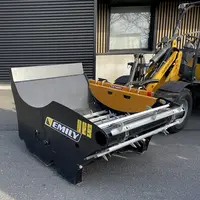 La dérouleuse de balles Pick & Go Mini d’Emily propose des dimensions adaptées aux valets de ferme.