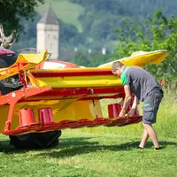 Les faucheuses frontales Pöttinger Novacat F proposent un lamier proche du tracteur pour limiter les besoins de puissance.