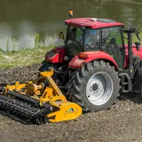 Herse rotative RMT d'Alpego au travail avec tracteur Case IH Maxxum 120