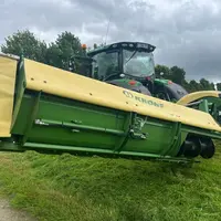 Le groupe de fauche EasyCut B 950 Collect peut recevoir une tôle d'andainage coulissante permettant de déposer sur une largeur pouvant atteindre 4 m.