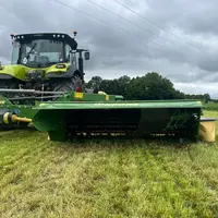 La faucheuse conditionneuse EasyCut R 320 CV peut recevoir une tôle d'andainage baptisée Grass Move.