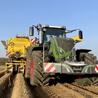 Tracteur Fendt 828 Vario et arracheuse de pommes de terre traînée deux rangs Ropa Keiler 2 L