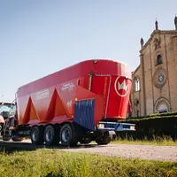 Siloking propose une transmission à variation continue sur certaines mélangeuses, afin de réduire le besoin de puissance du tracteur.