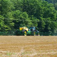 John Deere lance la commercialisation de la pulvérisation See & Spray Select sur les appareils traînés R900i et intègre quelques évolutions.