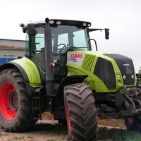 Tracteur Claas partagé dans une Cuma de la Sarthe