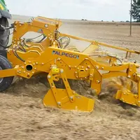 Décompacteur Skat Max d'Alpego tracté par un Fendt 1050 Vario