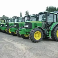Parc d'occasion d'un concessionnaire de machines agricoles.