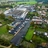 Vue aérienne de l'usine des Landes-Génusson de Kverneland où sont construits les déchaumeurs et outils de désherbage méca