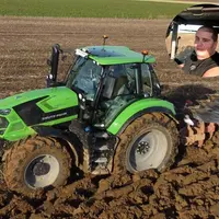 Tracteur Deutz-Fahr 6180 TTV au labour.