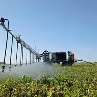 Robot Oscar en action d'irrigation dans un champ de pommes de terre.