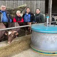Didier Belliard, Chantal Belliard, Quentin Belliard et Adélaïde Belliard devant le rocher du Gaec du Rocher à Saint-Loup-du-Gast (Mayenne)