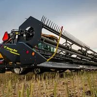 Moissonneuse-batteuse New Holland équipé d'une coupe Honey Bee