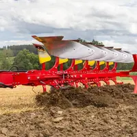 Charrue Pöttinger Servo 4000 en position hors-raie