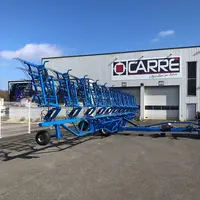 Bineuse Carré devant le site de production de Carré SAS, à Saint-Martion-des-Noyers (Vendée).