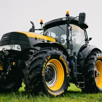tracteur agricole Case IH aux couleurs Continental et chaussé de pneumatiques Continental.