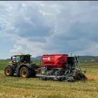 Tracteur JCB Fastrac et semoir Novag.