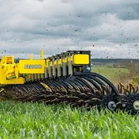 Houe rotative Bednar Roto-Master RMN dans un champ de céréales