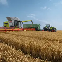 Moissonneuse-batteuse Claas Lexion 8700 Terra Trac avec transbordeur Hawe ULW 4000 et tracteur Claas Axion Terra Trac