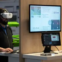 Essai de casque de réalité virtuelle au salon Agritechnica en 2023.