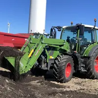Tracteur Fendt 300 Vario Gen5 au chargeur.