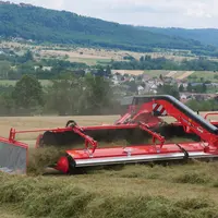 Andaineur à tapis Kuhn  Merge Maxx 102.