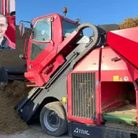 <em class="placeholder">Désileuse automotrice Trioliet Triotrac L 2-2000 au chargement d'ensilage de maïs</em>