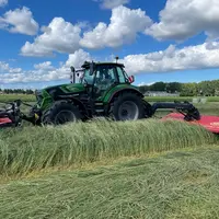 Groupe de fauche Vicon Extra 495 et un tracteur Deutz-Fahr