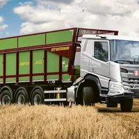 Camion Tatra Phoenix avec caisse de transport Straumtmann Aperion 240