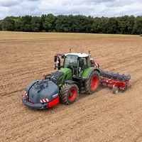 Cuve de pulvérisation/fertilisation frontale Horsch Leeb 1.4 CT attelée sur un tracteur Fendt 620 Vario équipé d'un semoi
